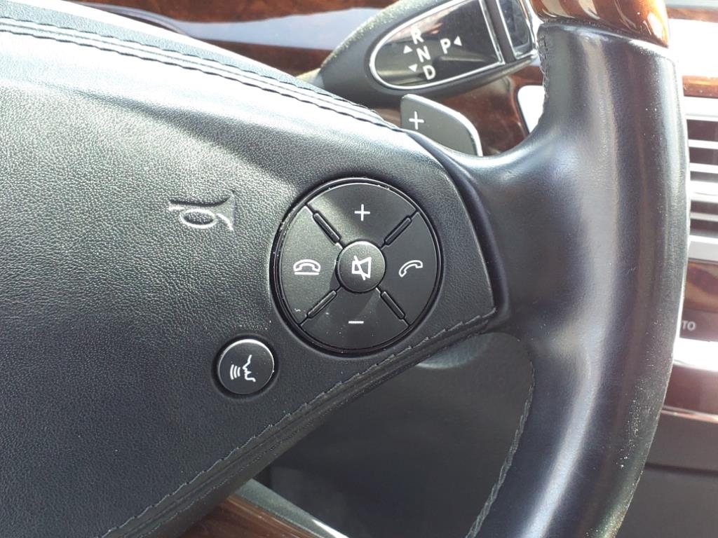 Mercedes-Benz S-Class S550 4-MATIC 2012