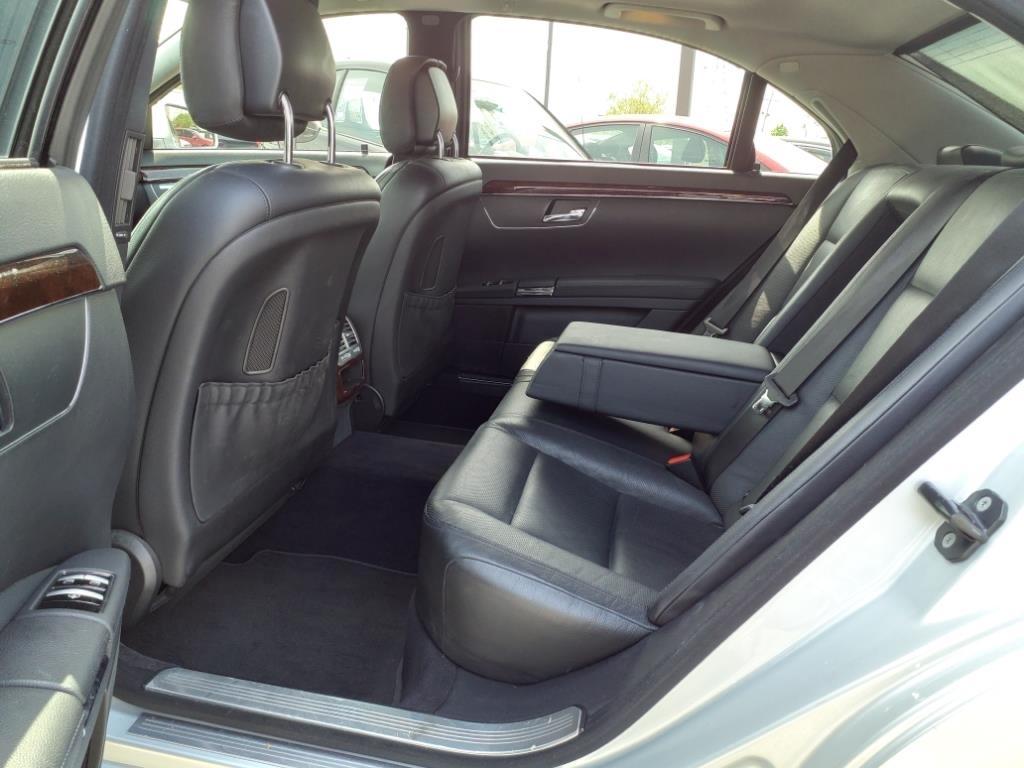 Mercedes-Benz S-Class S550 4-MATIC 2012