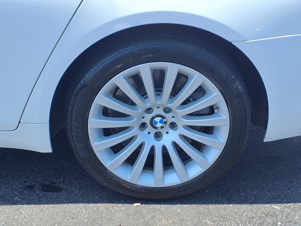 BMW 750Li xDrive  2013 BMW 750Li xDrive  2013