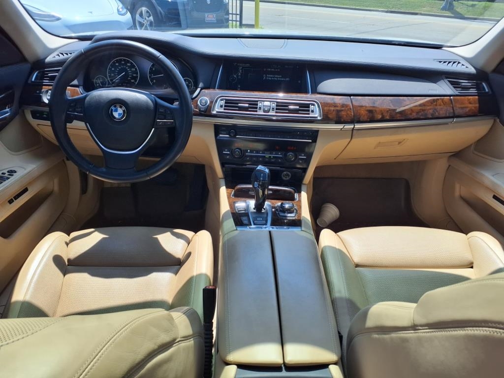 BMW 750Li xDrive  2013 BMW 750Li xDrive  2013