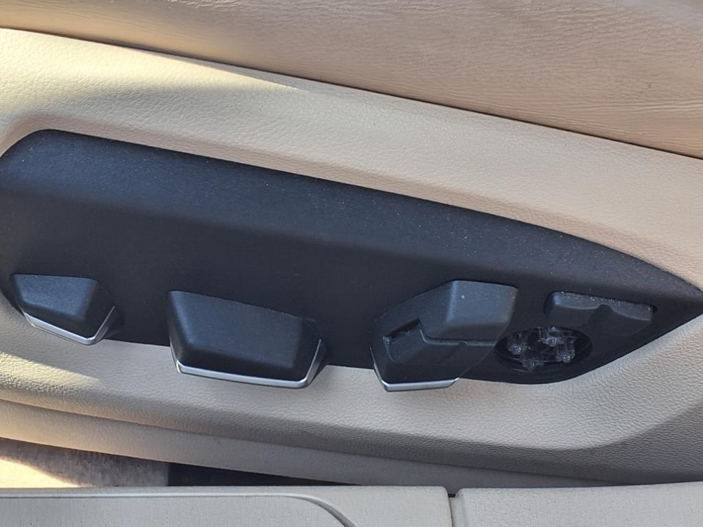 BMW 750Li xDrive  2013 BMW 750Li xDrive  2013