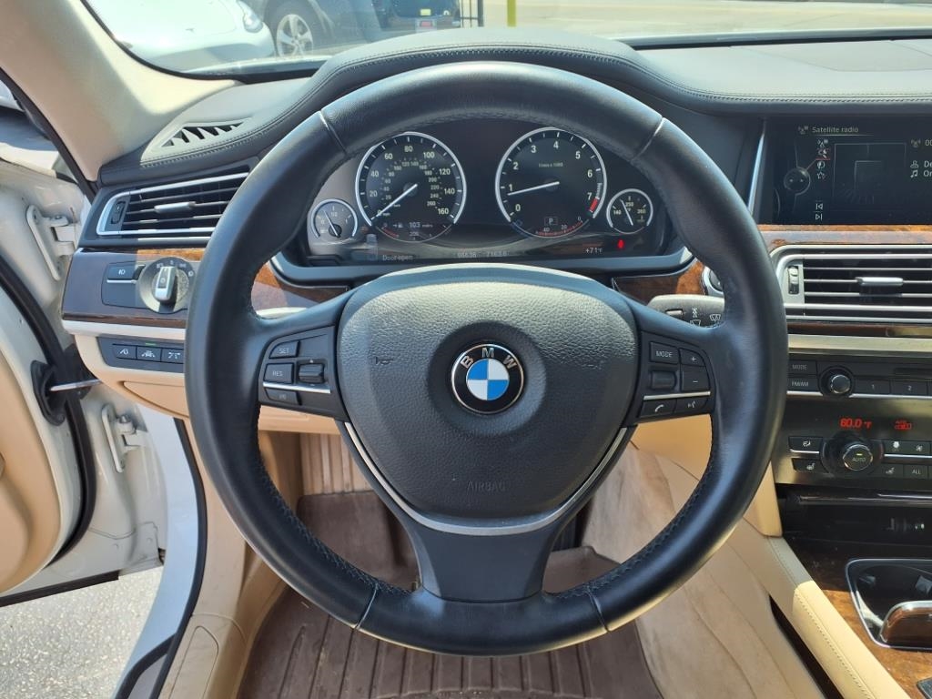 BMW 750Li xDrive  2013 BMW 750Li xDrive  2013