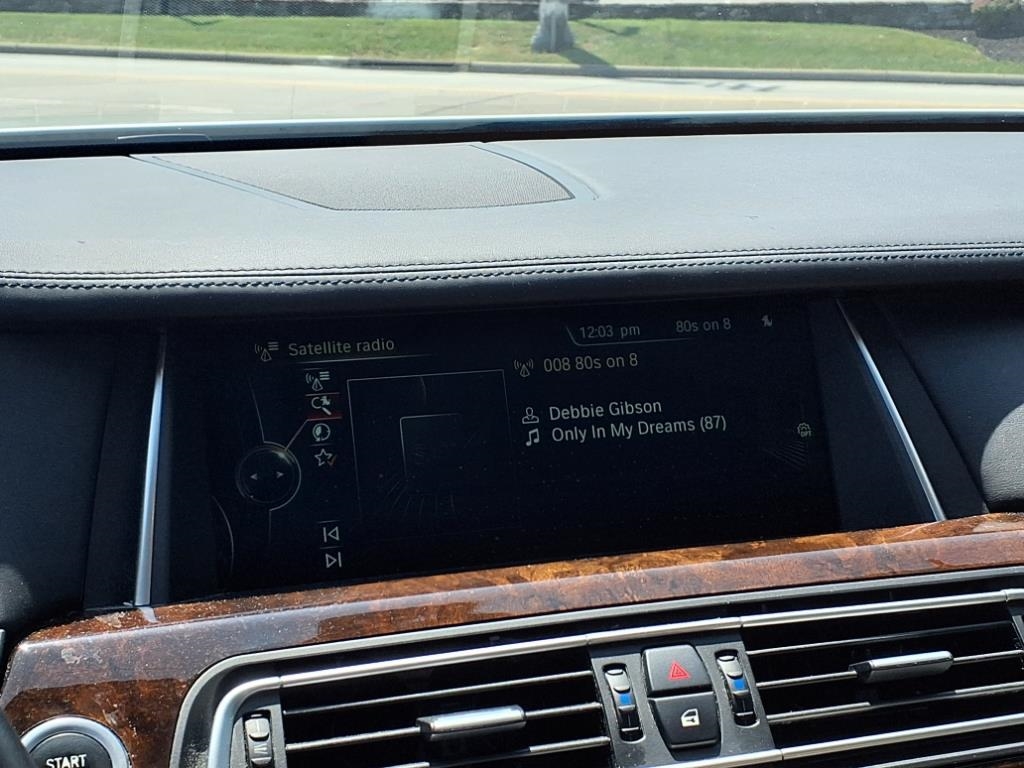 BMW 750Li xDrive  2013 BMW 750Li xDrive  2013