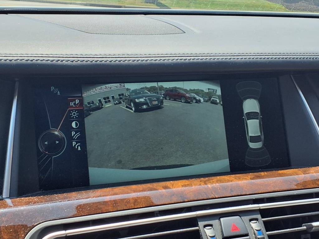 BMW 750Li xDrive  2013 BMW 750Li xDrive  2013