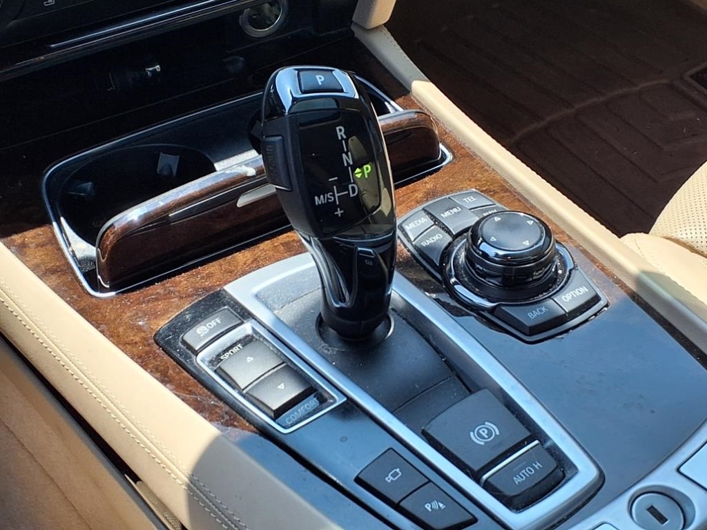 BMW 750Li xDrive  2013 BMW 750Li xDrive  2013