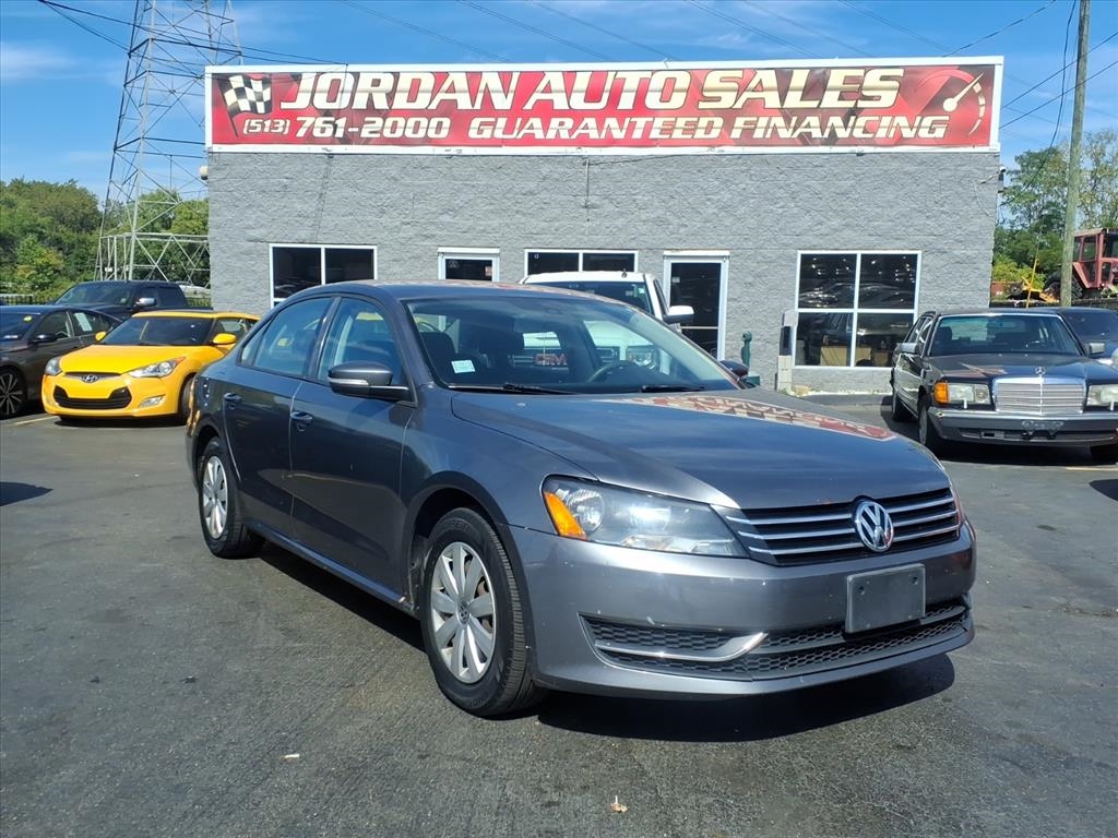 Volkswagen Passat 2.5L S W/Appearance 2013