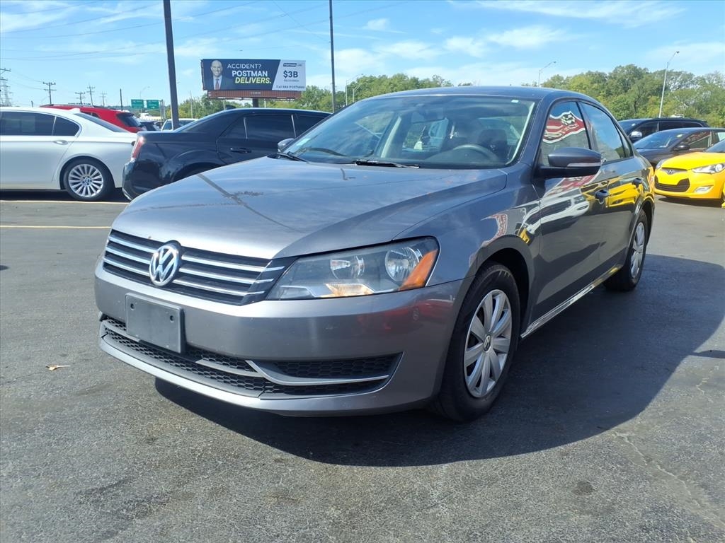 Volkswagen Passat 2.5L S W/Appearance 2013