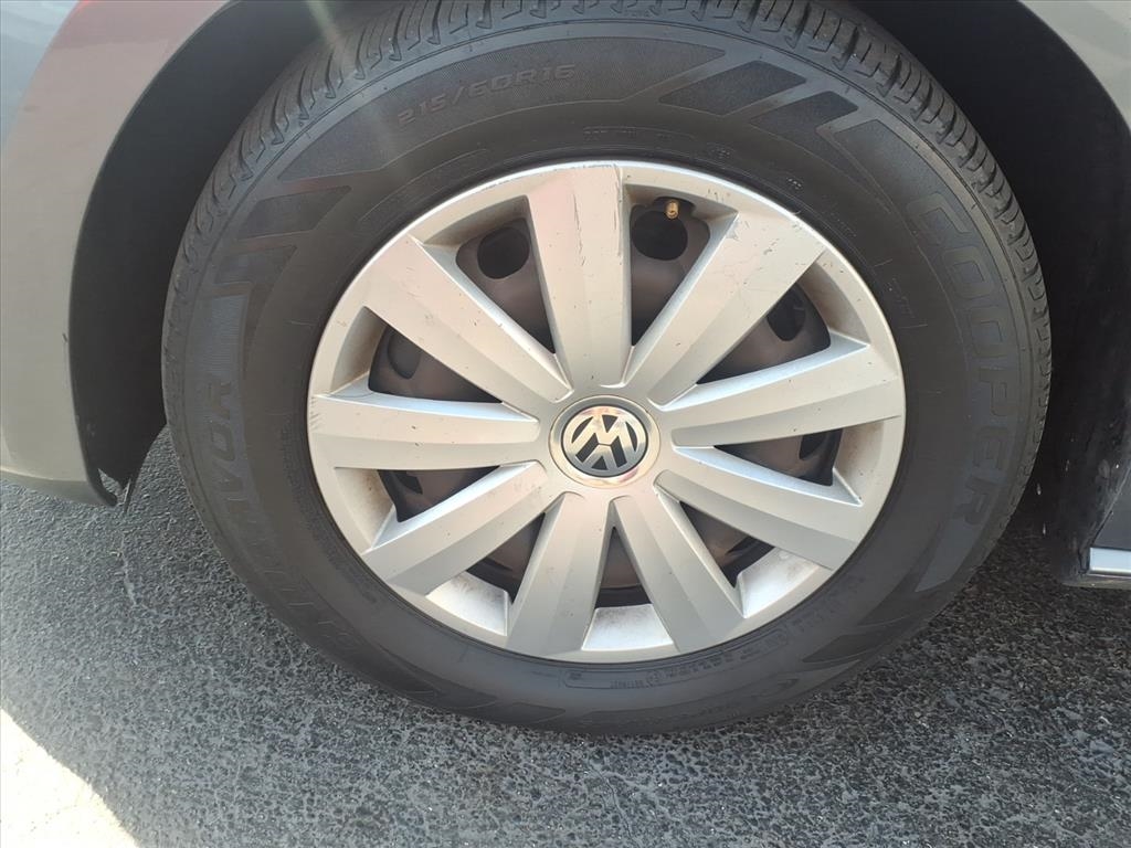 Volkswagen Passat 2.5L S W/Appearance 2013