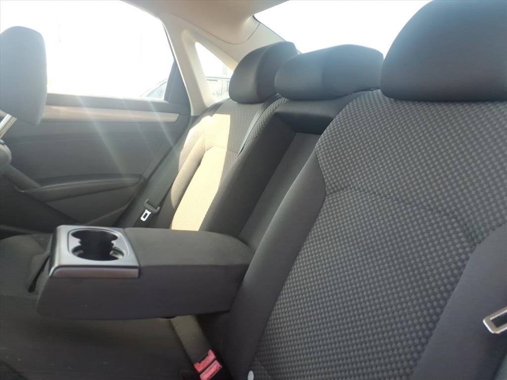 Volkswagen Passat 2.5L S W/Appearance 2013