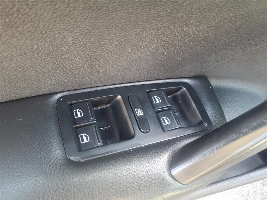 Volkswagen Passat 2.5L S W/Appearance 2013