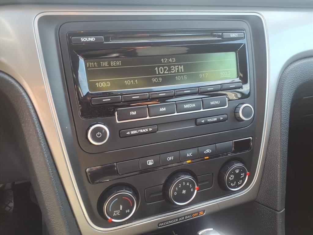 Volkswagen Passat 2.5L S W/Appearance 2013