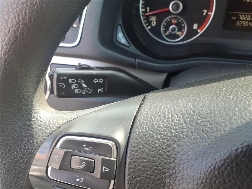 Volkswagen Passat 2.5L S W/Appearance 2013