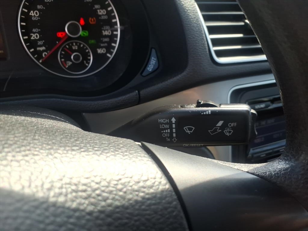 Volkswagen Passat 2.5L S W/Appearance 2013