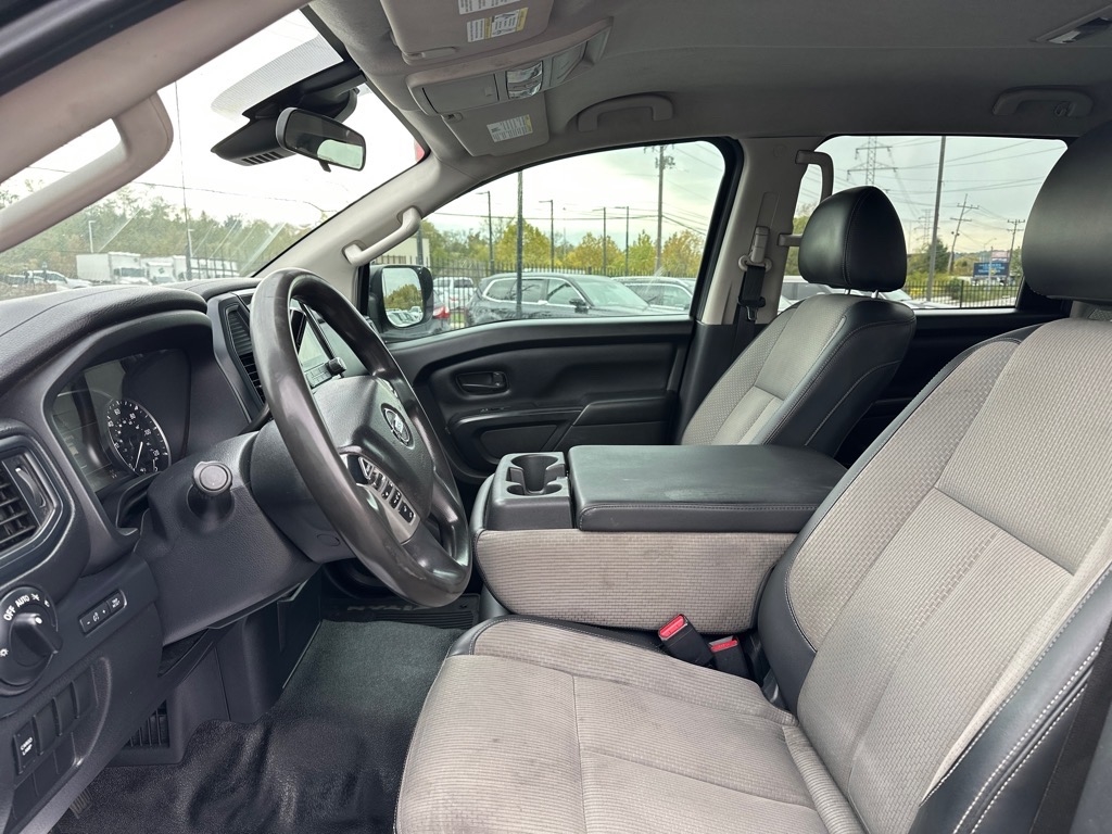 Nissan Titan S Crew Cab 4WD 2021