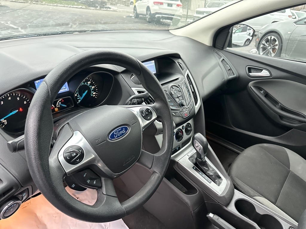 Ford Focus SE Sedan 2014