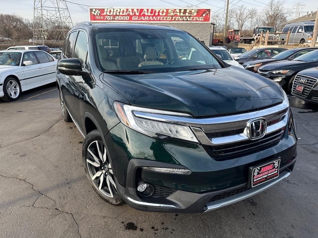 Honda Pilot Touring w/Rear Captain's Chairs AWD 2020