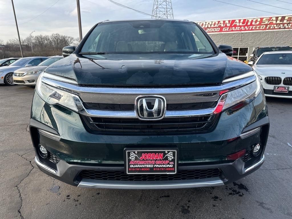 Honda Pilot Touring w/Rear Captain's Chairs AWD 2020