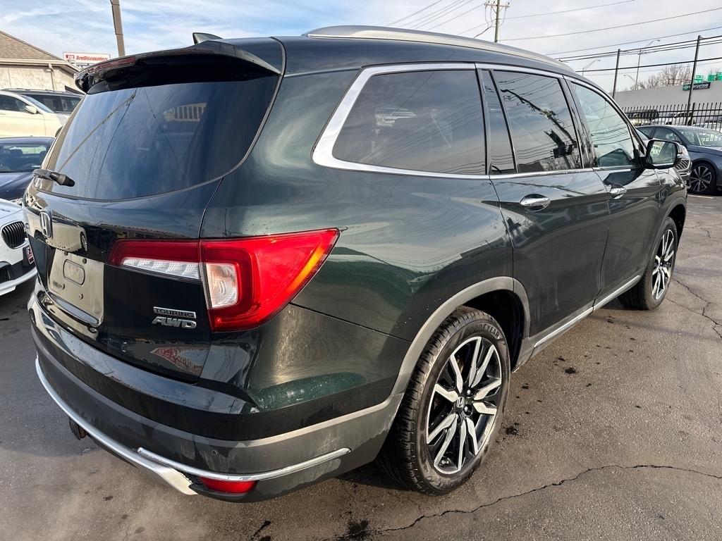 Honda Pilot Touring w/Rear Captain's Chairs AWD 2020