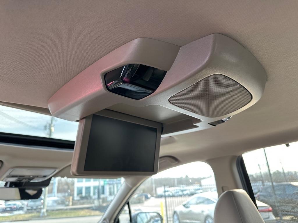 Honda Pilot Touring w/Rear Captain's Chairs AWD 2020