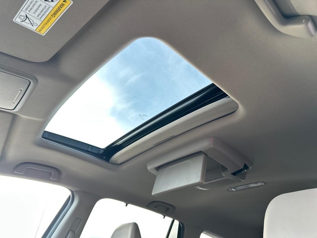 Honda Pilot Touring w/Rear Captain's Chairs AWD 2020