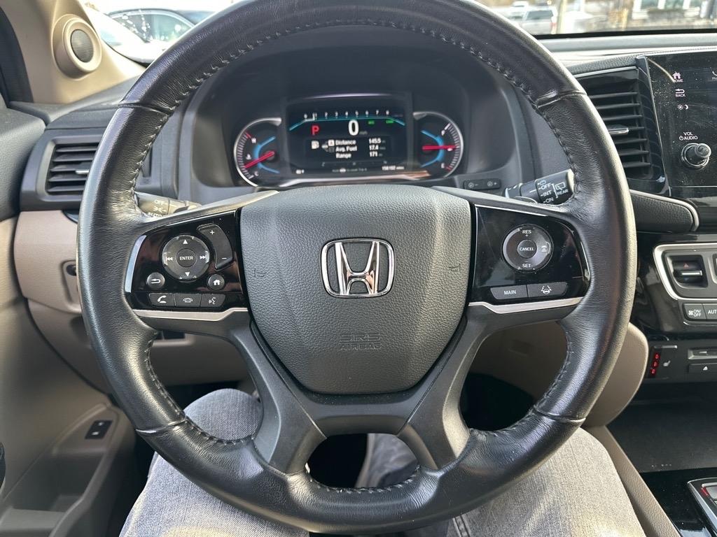 Honda Pilot Touring w/Rear Captain's Chairs AWD 2020