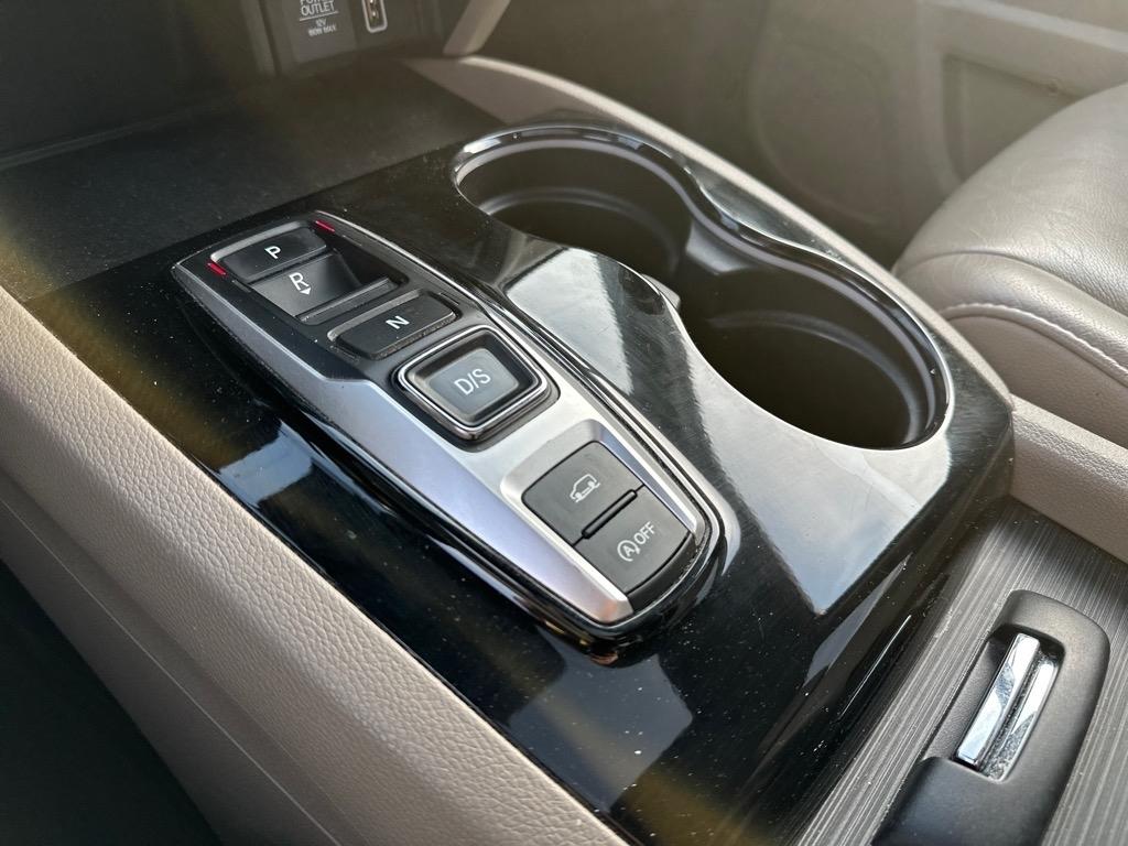 Honda Pilot Touring w/Rear Captain's Chairs AWD 2020