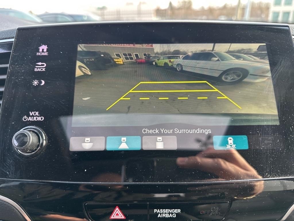 Honda Pilot Touring w/Rear Captain's Chairs AWD 2020