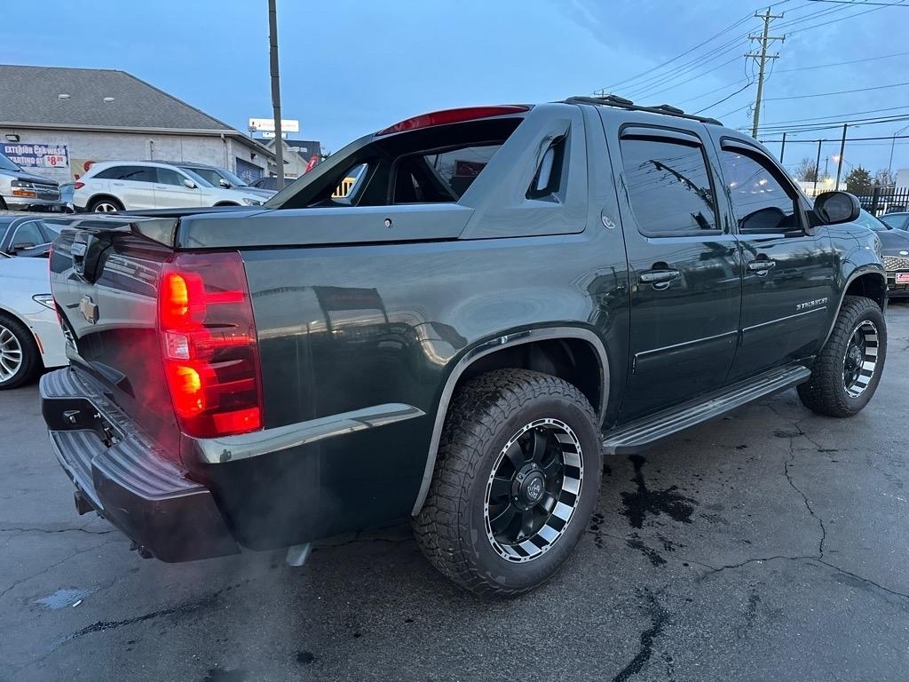 Chevrolet Avalanche LT 4WD 2013