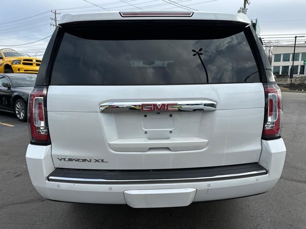 GMC Yukon XL Denali 4WD 2016