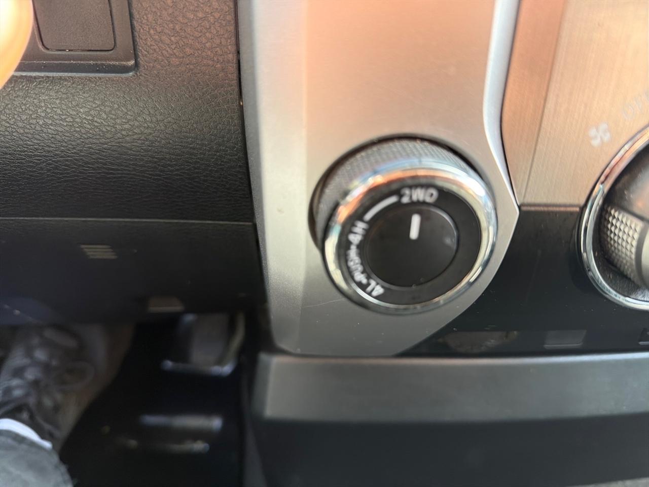 Toyota Tundra SR5 5.7L V8 Double Cab 4WD 2014