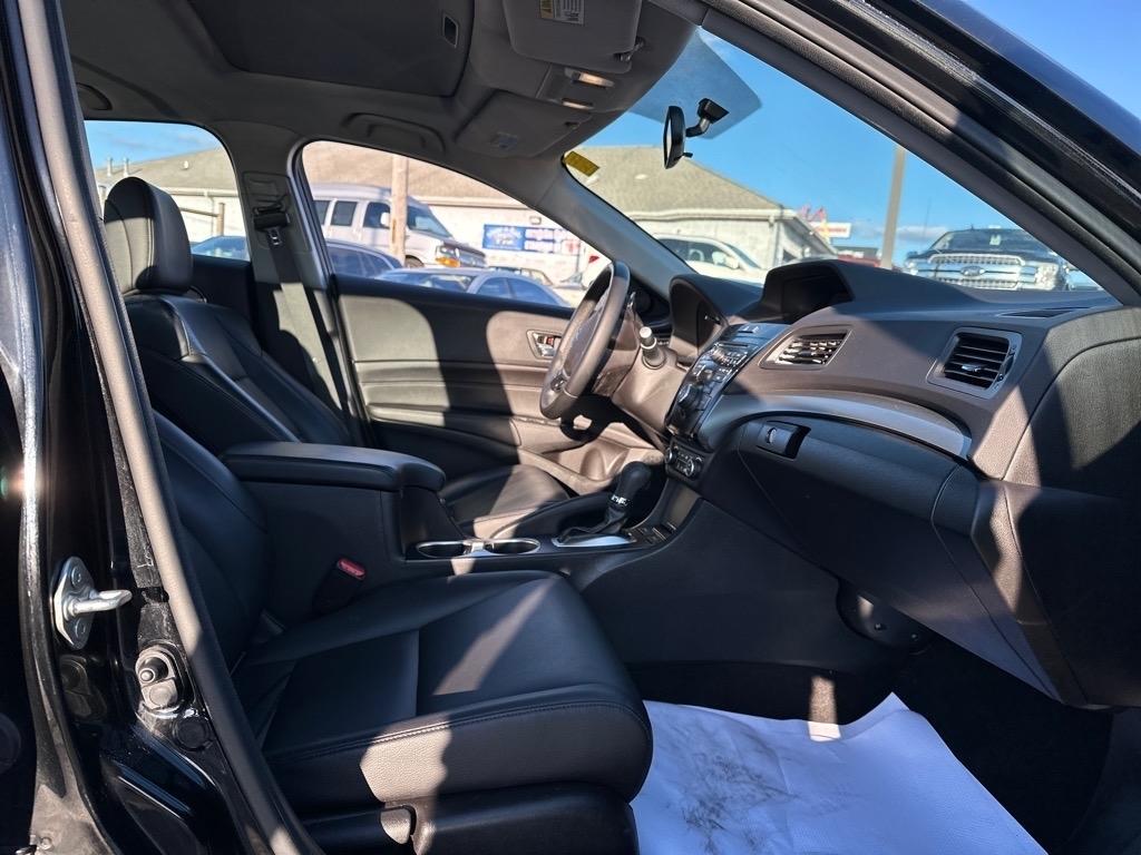 Acura ILX 8-Spd AT 2016