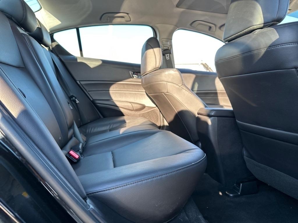 Acura ILX 8-Spd AT 2016