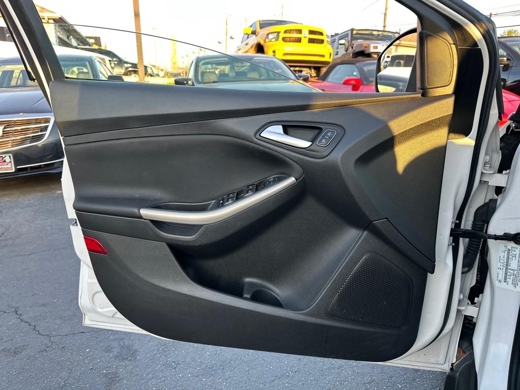 Ford Focus Titanium Sedan 2018