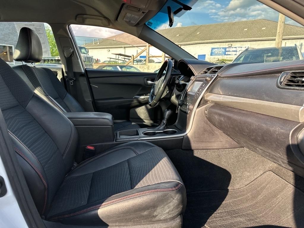 Toyota Camry SE 2015