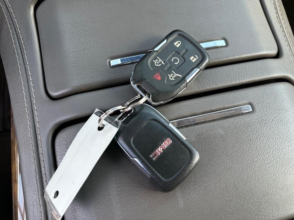 GMC Yukon Denali XL 4WD 2015