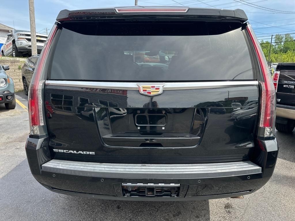 Cadillac Escalade Platinum 4WD 2016