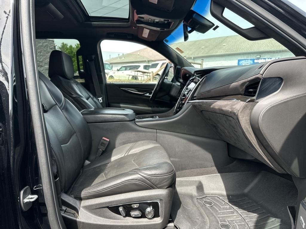 Cadillac Escalade Platinum 4WD 2016