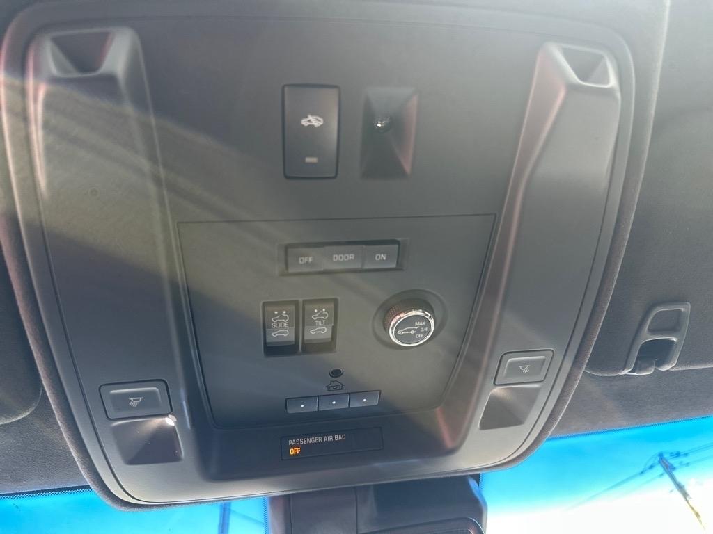 Cadillac Escalade Platinum 4WD 2016