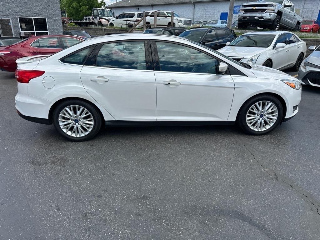 Ford Focus Titanium Sedan 2017