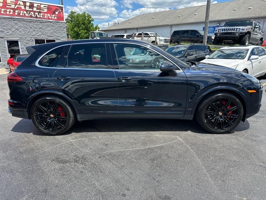 Porsche Cayenne Turbo 2016