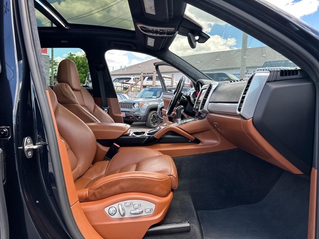 Porsche Cayenne Turbo 2016