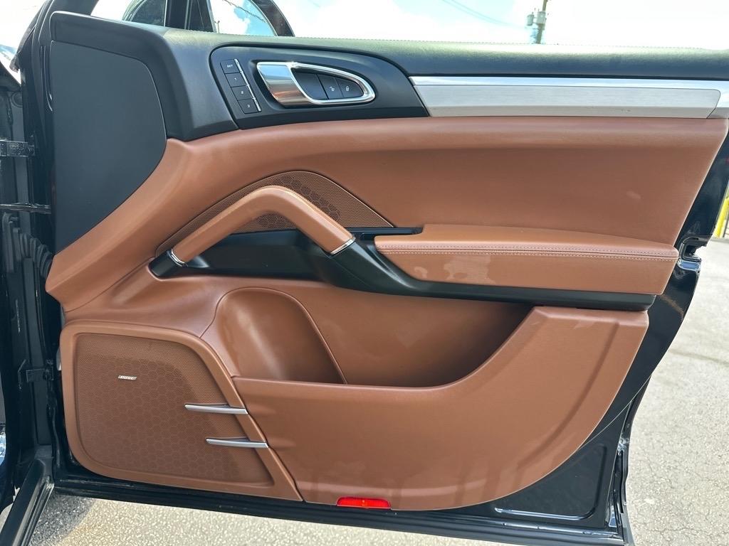Porsche Cayenne Turbo 2016