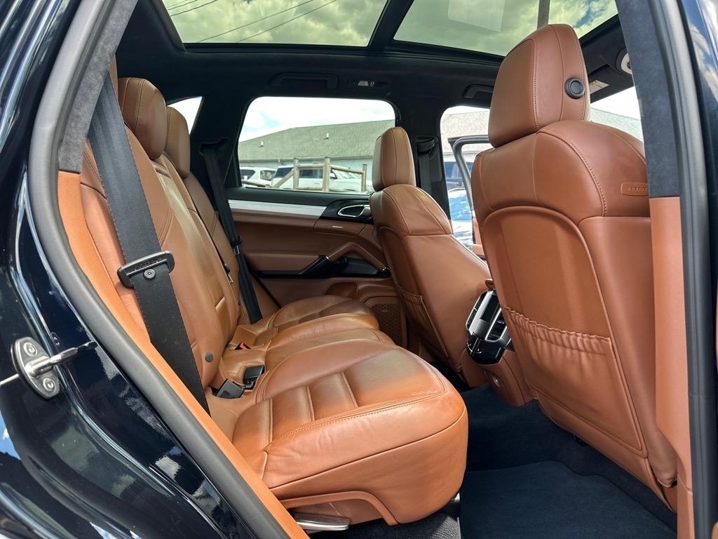 Porsche Cayenne Turbo 2016