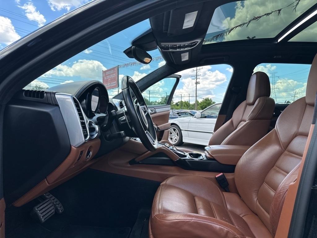 Porsche Cayenne Turbo 2016