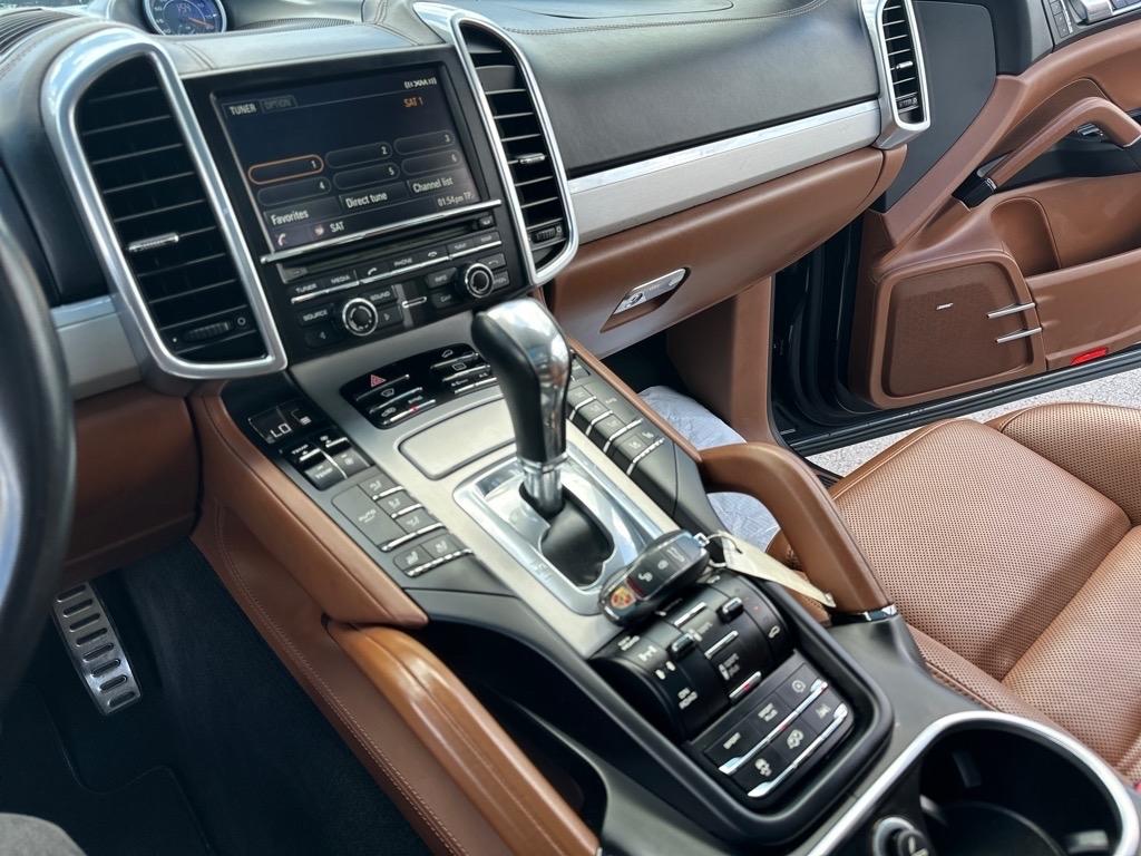 Porsche Cayenne Turbo 2016