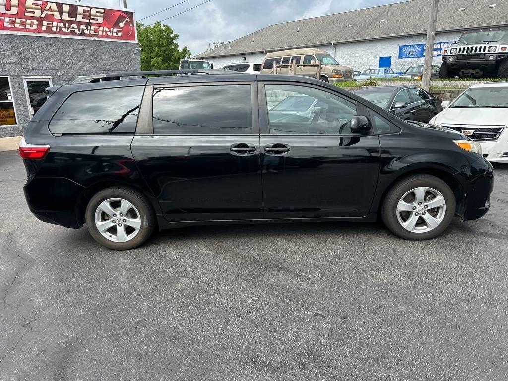 Toyota Sienna LE FWD 8-Passenger V6 2016