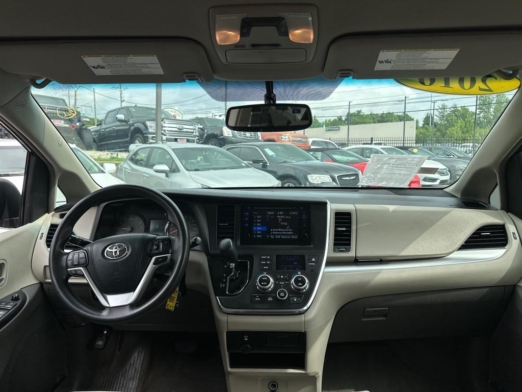 Toyota Sienna LE FWD 8-Passenger V6 2016