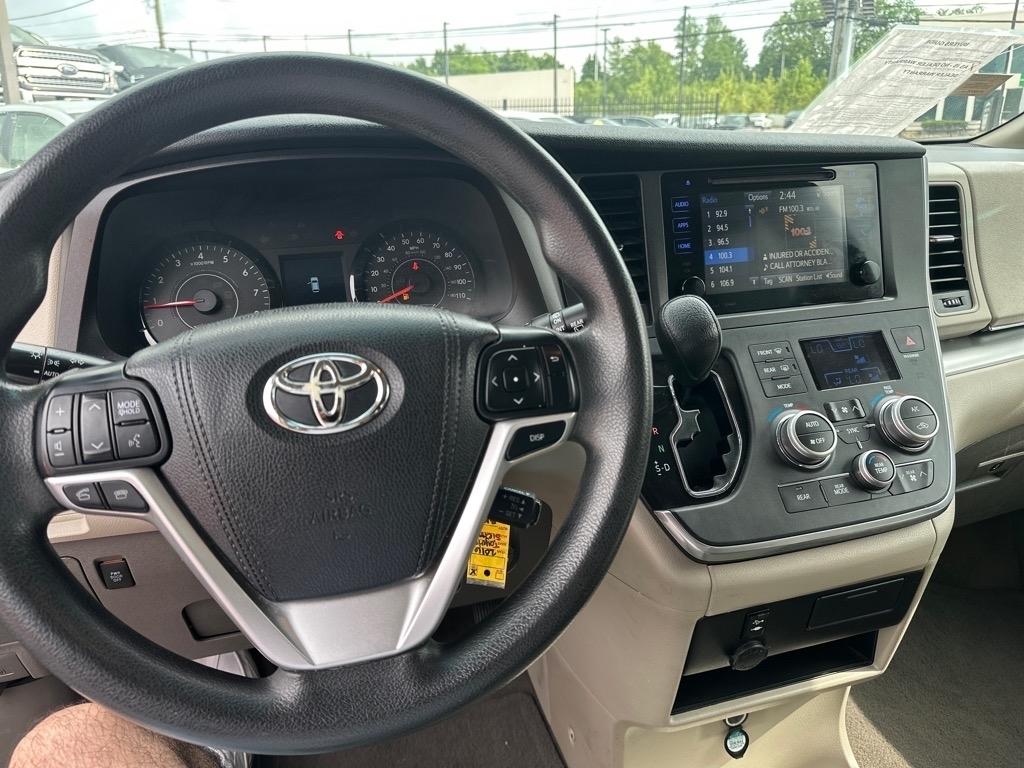 Toyota Sienna LE FWD 8-Passenger V6 2016