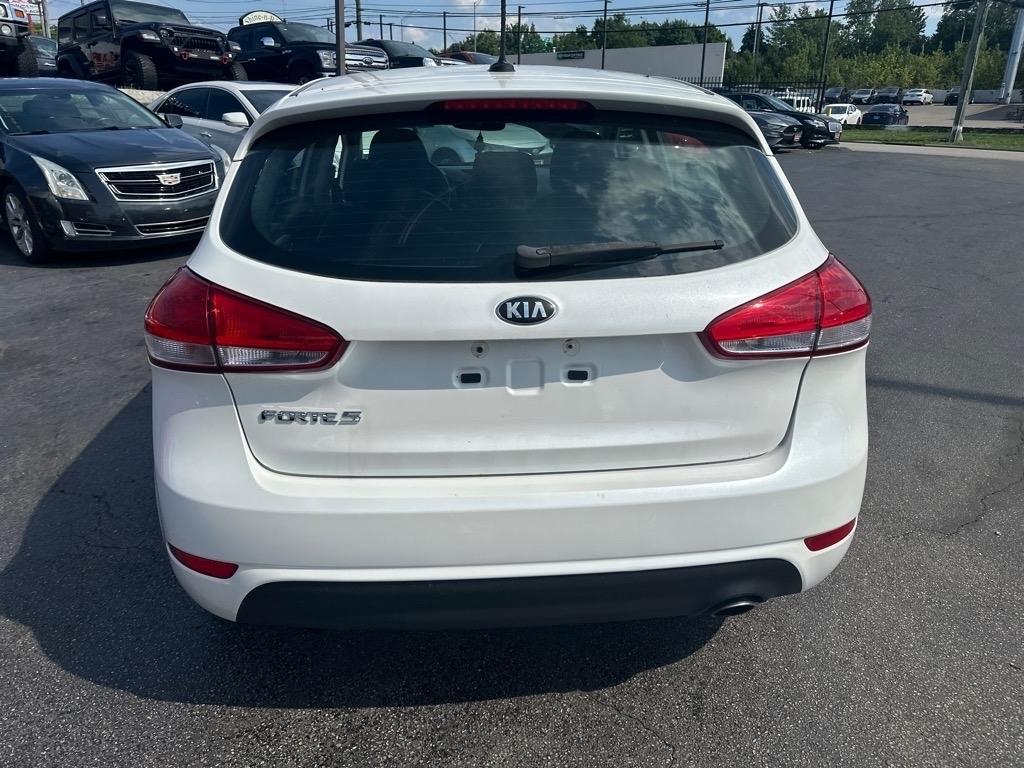 Kia Forte 5-Door LX 2016