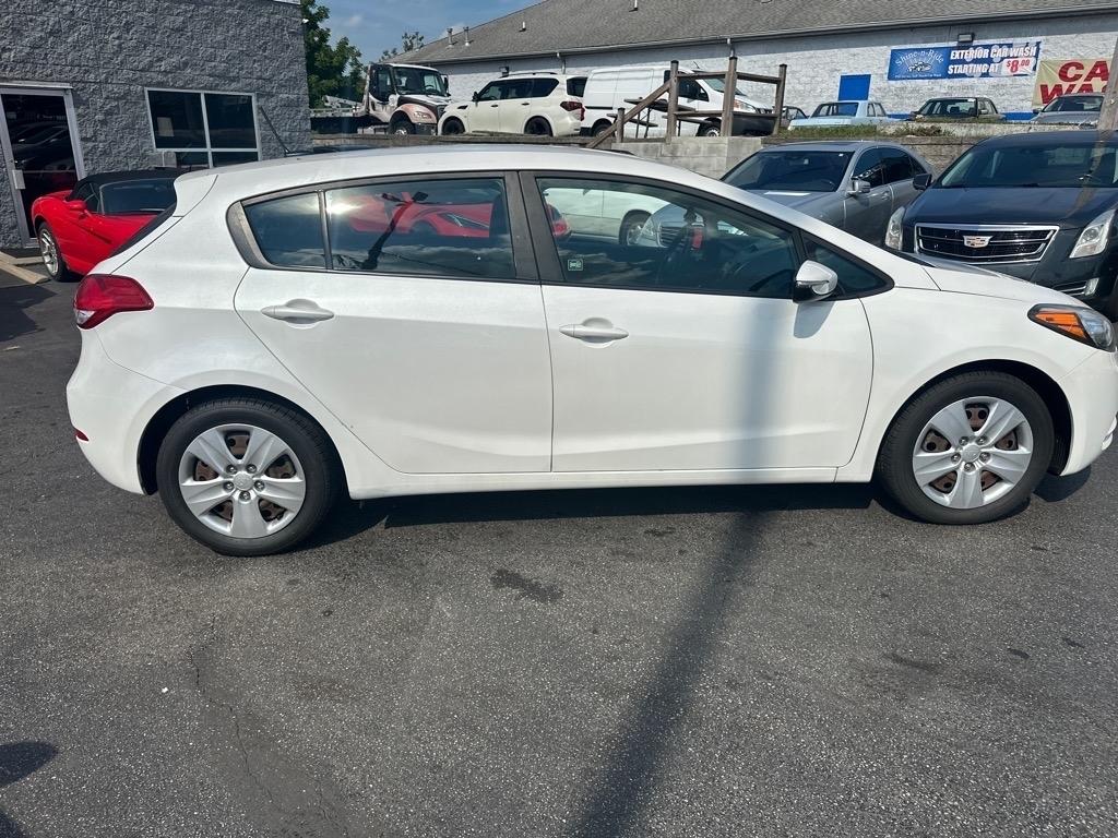Kia Forte 5-Door LX 2016